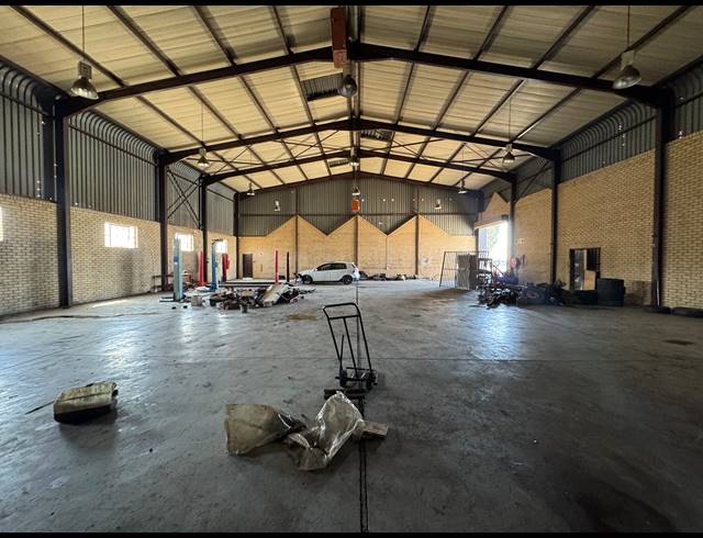 1,100M² WAREHOUSE TO LET IN ROBERTVILLE